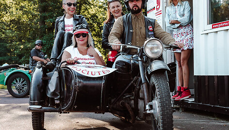 Ladies Go kartingų ir simuliatorių lenktynės