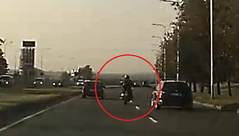 Motociklininko manevras Geležinio Vilko gatvėje