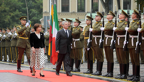 Kra&scaron;to apsaugos ministrė susitiko su su Italijos gynybos ministru Giampaolo Di Paola