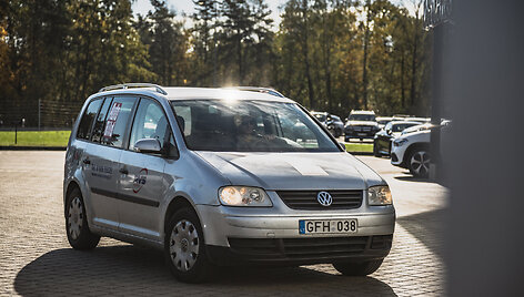 V. Milius su A. Pociumi pagerino rekordą: automobiliu be variklio alyvos nuvažiavo 307 km