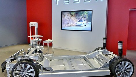 Tesla „riedlentės“ platforma