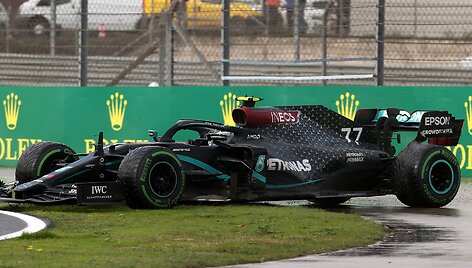 &bdquo;Formulės 1&ldquo; lenktynes pilant lietui laimėjo L.Hamiltonas