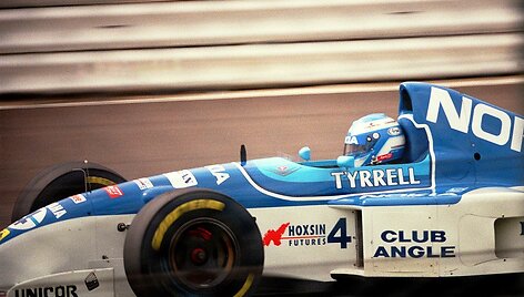 Mika Salo Tyrrell bolide 1995 metais. (Martin Lee, Wikimedia(CC BY-SA 2.0)