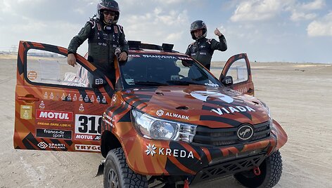 Antanas Juknevičius ir Darius Vaičiulis: Dakaro automobilio testai Dubajuje