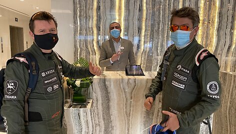 Antanas Juknevičius ir Darius Vaičiulis: Dakaro automobilio testai Dubajuje