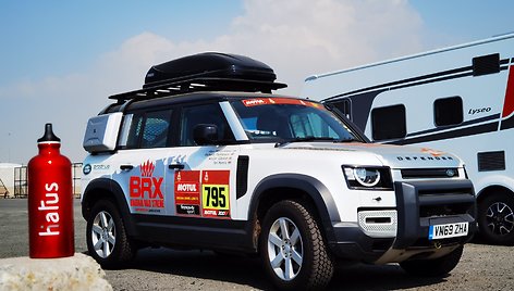 Dakare BRX komandą lydi du ypatingi Land Rover Defender