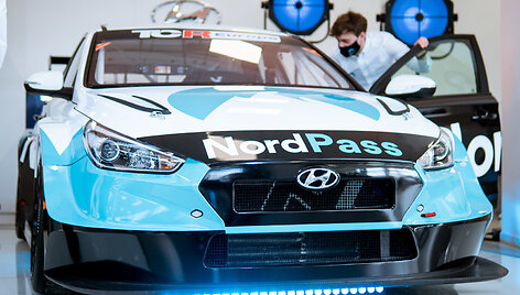 Lenktynininkas Jonas Karklys pristatė naują žiedinių lenktynių automobilį &bdquo;Hyundai i30N TCR&ldquo;