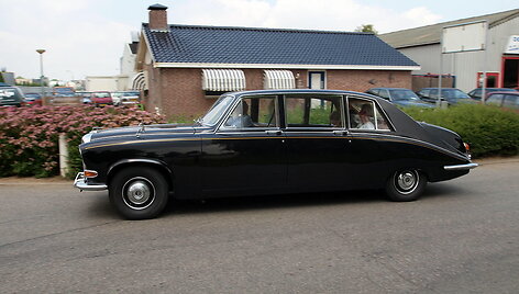 Daimler DS420. (AlfvanBeem, Wikimedia)
