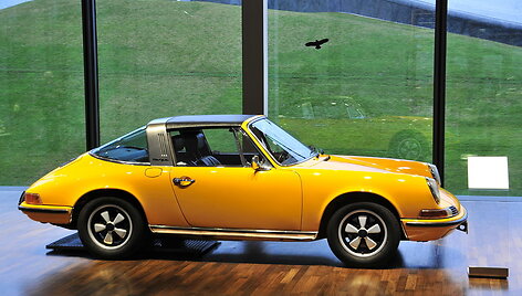 1972-ųjų Porsche 911 &ndash; matomos durelės ant galinio sparno nėra skirtos degalams. (Ralf Roletschek, Wikimedia)