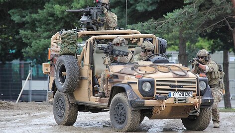 Panhard VPS &ndash; tas pats Peugeot P4, tik &scaron;iek tiek jaunesnis ir modernesnis. (Domenjod, Wikimedia (CC BY-SA 4.0)