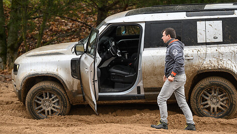 Antanas Juknevičius ir &bdquo;Land Rover&ldquo;