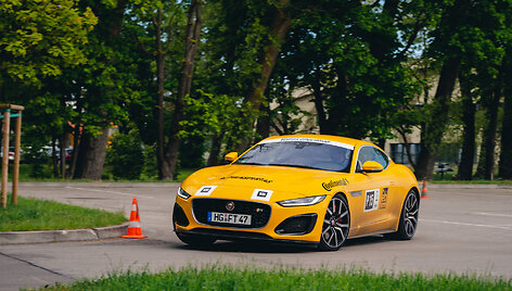 Žilvinas Pekarskas ir Giedrius Žiura nugalėjo  Press Rally 5000+ žurnalistų įskaitoje vairuodami Jaguar F-Type