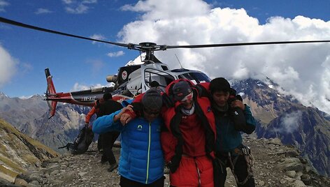Nepale, &scaron;alia Manaslu vir&scaron;ūnės, žuvo 9 alpinistai. Kiti i&scaron;gabenti sraigtasparniu.