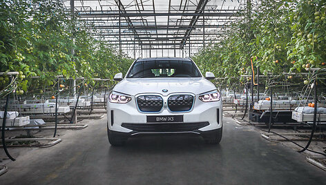 Elektrinis visureigis BMW iX3