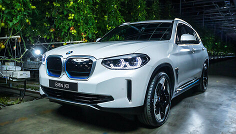 Elektrinis visureigis BMW iX3