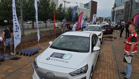 Kas nugalės elektromobilių lenktynėse