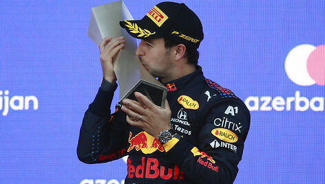 Formulės 1 podiumas Baku: S.Perezas, S.Vettelis, P.Gasly