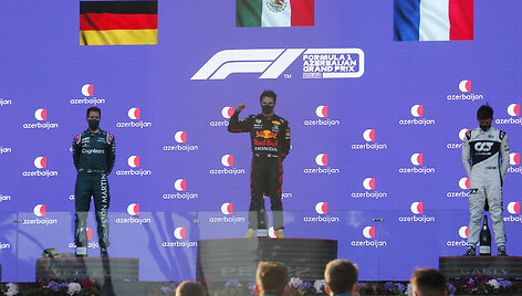 Formulės 1 podiumas Baku: S.Perezas, S.Vettelis, P.Gasly