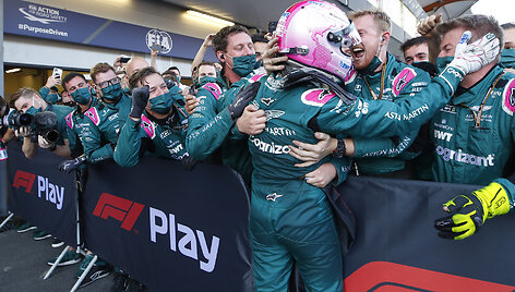 Formulės 1 podiumas Baku: S.Perezas, S.Vettelis, P.Gasly