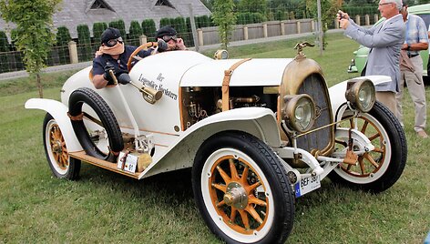 Biržuose vykęs senovinių automobilių festivalis &bdquo;Nesenstanti klasika 2021&ldquo;
