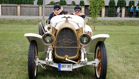 Biržuose vykęs senovinių automobilių festivalis &bdquo;Nesenstanti klasika 2021&ldquo;