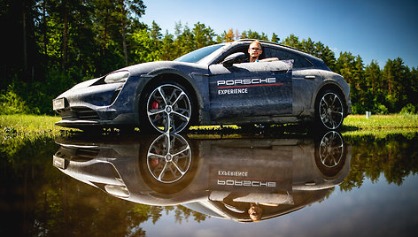 „Porsche Taycan Cross Turismo“: visapusiškesnis už šveicarišką peiliuką