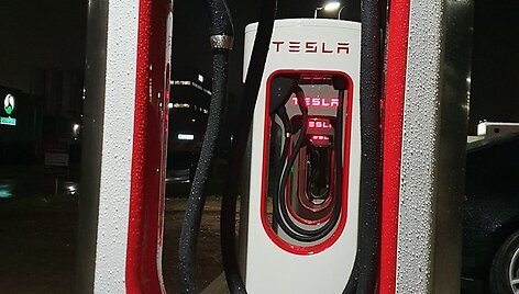 &bdquo;Tesla Supercharger&ldquo; stotelė Kaune, 100 proc. elektrinis