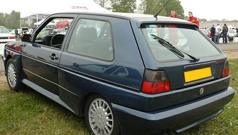 Neskaitant pūstų arkų, žemesnės važiuoklės ir stačiakampių žibintų, Rallye Golf i&scaron;ori&scaron;kai nuo įprasto Golf skyrėsi nedaug
