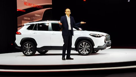 „Toyota“ pristatė krosoverį „Corolla Cross“