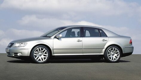 Volkswagen Phaeton pagal ratų bazės ilgį buvo didesnis ir už Transporter. (Gamintojo nuotrauka)