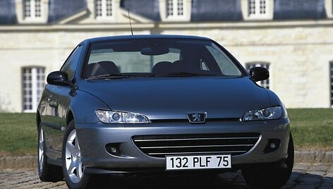 Savaime ai&scaron;ku, 406 Coup&eacute; buvo labai populiarus Prancūzijoje. Jį pamėgo jauni kostiumus dėvintys žmonės ir automobilių modifikavimo entuziastai. (Gamintojo nuotrauka)