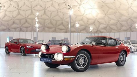 Toyota 2000GT šiandien yra vienas vertingiausių markės automobilių. (Gamintojo nuotrauka)