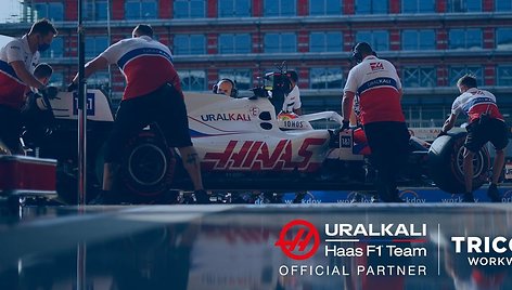 Formulės 1 „Haas“ komanda pristatė naująjį automobilį 