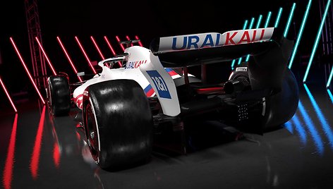 Formulės 1 „Haas“ komanda pristatė naująjį automobilį 