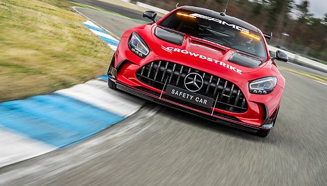 Formulės 1 saugos ir medikų automobiliai Mercedes-AMG GT Black Series ir Mercedes-AMG GT 63 S 4MATIC+