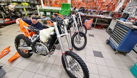 Motociklai, ruo&scaron;iami Ukrainos kariams