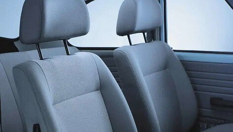 Klasikinio Volkswagen Vabalo salonas. Tai &ndash; vėlesnis modelis, jau turintis galvos atramas priekyje. (Gamintojo nuotrauka)