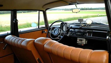 Mercedes-Benz 190dc salonas &ndash; jokių galvos atramų. (Andreas Kurz, Wikimedia(CC BY-SA 3.0)