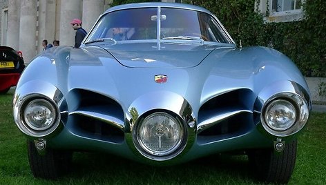 Trys Abarth 1500 Biposto žibintai šiek tiek primena ankstesnį Tucker Torpedo. (edvvc, Wikimedia(CC BY 2.0)