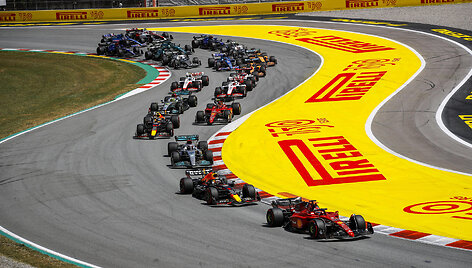 F1 lenktynes Barselonoje po Ch.Leclerco Ferrari gedimo laimėjo M.Verstappenas. Antras - S.Perezas. Trečias - G.Russelas.