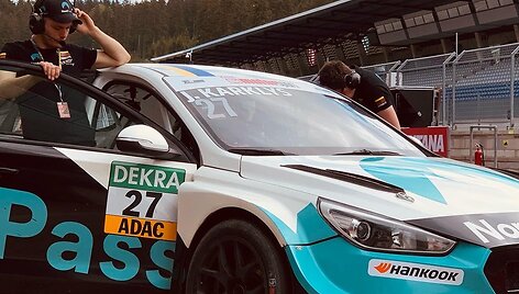 Jonas Karklys  Vokietijos &bdquo;ADAC TCR Germany&ldquo; lenktynėse Austrijoje patyrė gedimą