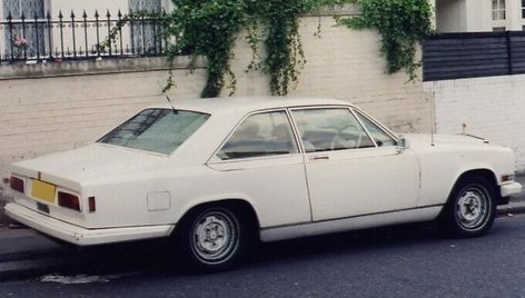 Ne patys gražiausi ratlankiai, bet beveik 5,2 metrų ilgio Rolls-Royce Camargue vis tiek yra įspūdingas kupė. (Alice Volkwardsen, Wikimedia (CC BY-SA 3.0)