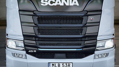 „Scania“ pristatė elektrinius tolimųjų reisų vilkikus 45R BEV