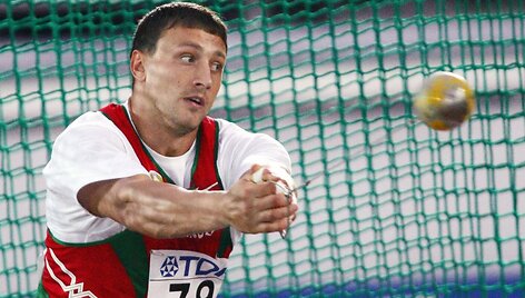 Kūjo metikas i&scaron; Baltarusijos Ivanas Tichonas neteko olimpinio sidabro