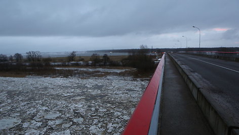 Ketvirtadienio ledonešis Nemune ties Rusne