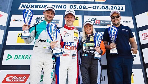 Jonas Karklys Vokietijos ADAC TCR čempionato etape Niurburgringe i&scaron;kovojo podiumą