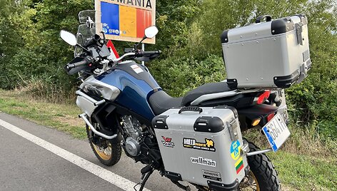 Keliautojas Karolis Mieliauskas motociklu i&scaron;važiavo į vietą, kur baigiasi žemė