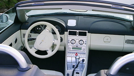 Gerai Mercedes-Benz automobilius pažįstantys žmonės atpažins kai kurias Chrysler Crossfire salono detales. (CZmarlin, Wikimedia)