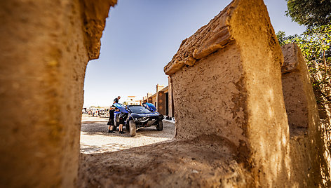 Vaidotas Žala Maroke išbandė naują Dakaro Prodrive „Hunter“