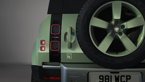 Svarbi sukaktis: „Land Rover“ išleido ribotos serijos „Defender 75th Limited Edition“